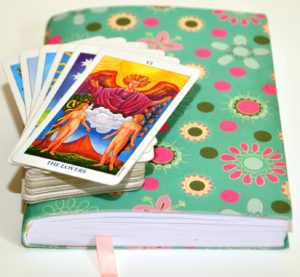Tarot Journal: Tarot Tracker and Notebook for Writing & Reading